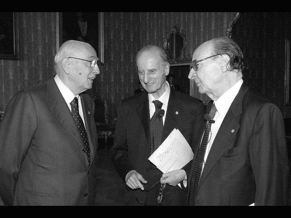(il Presidente della Repubblica Giorgio Napolitano con il Presidente dell’Accademia Nazionale dei Lincei Giovanni Conso e Tullio Gregory)